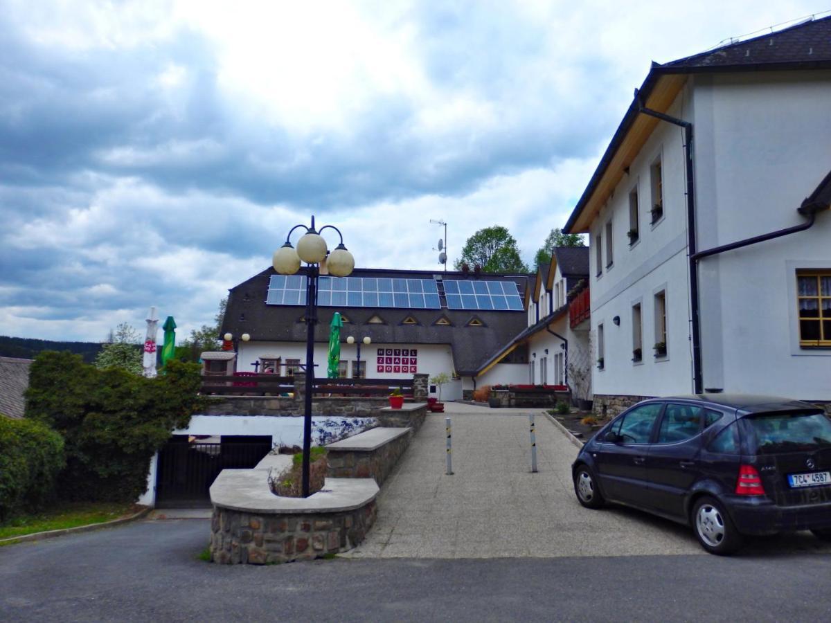 Hotel Zlaty Potok Nicov  ภายนอก รูปภาพ